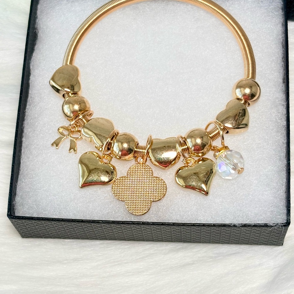 Gold Clover Charm Bracelet with Hearts - Picture 11 of 12